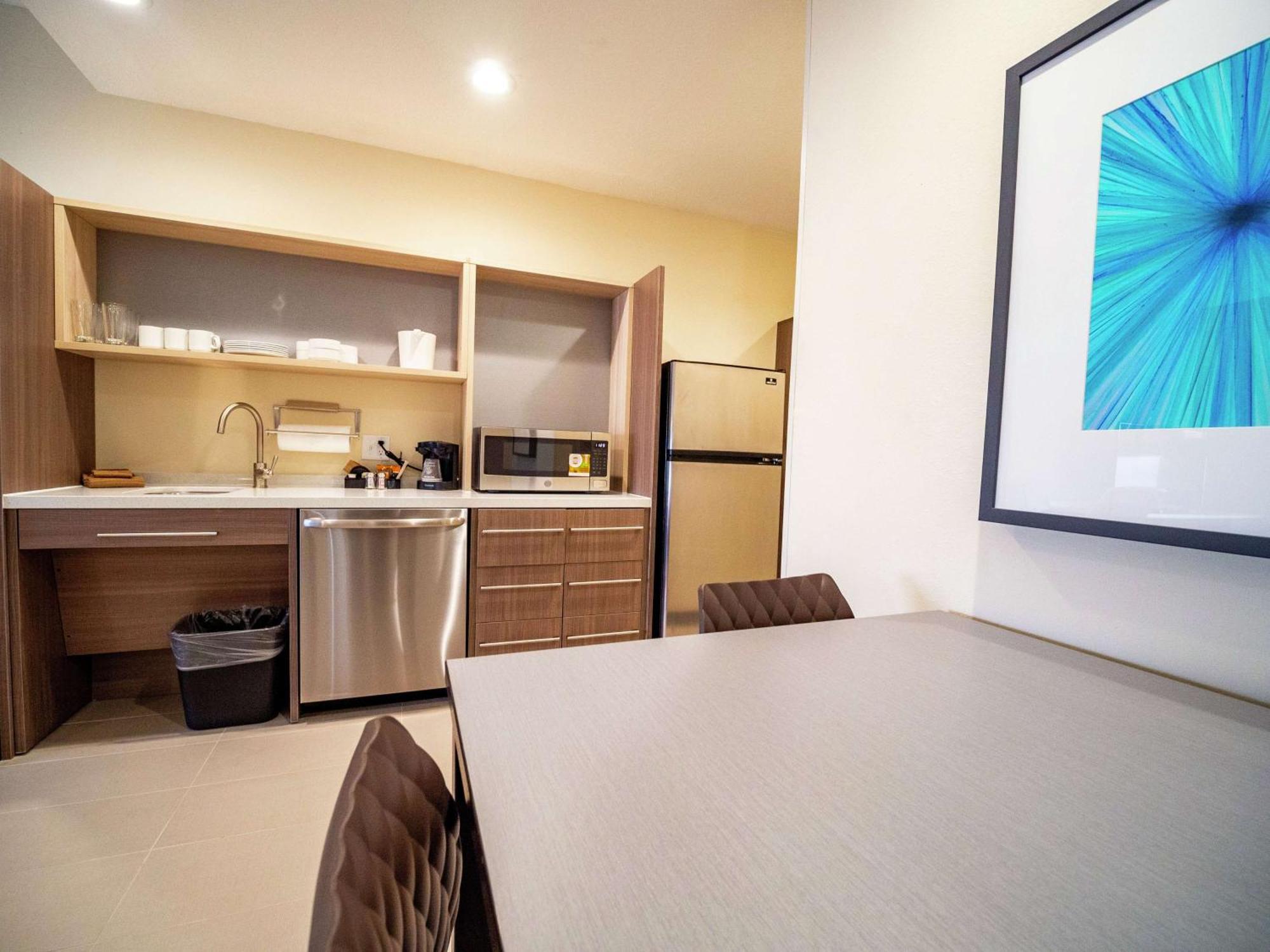 Hotel Home2 By Hilton Nw Expressway 3*